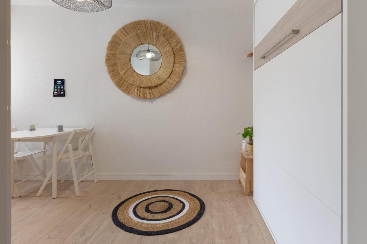 Apartment Travel Homes - Grand Rue, Petite Venise - Compact & Cosy - Lit Mural